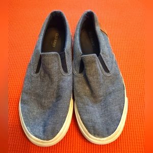 Old Navy canvas slip on sneakers